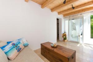 Fotografie z fotogalerie ubytování Small old house v destinaci Nedeščina