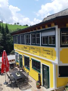 Budynek, w którym mieści się hotel