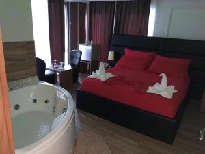 Katil atau katil-katil dalam bilik di Hotel Golden
