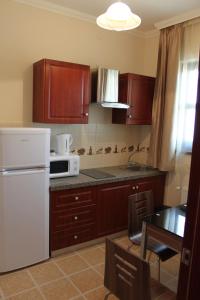 A kitchen or kitchenette at Spirit Apartman