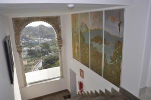 a window in a wall with a view of a mountain at Boutique Hotel Mamabels in Mojácar