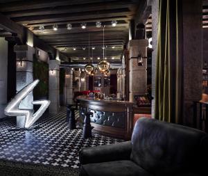 A seating area at Generator Venice