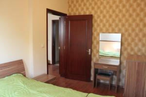 A bed or beds in a room at Spirit Apartman