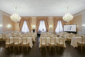 TV a/nebo společenská místnost v ubytování 3 West Club