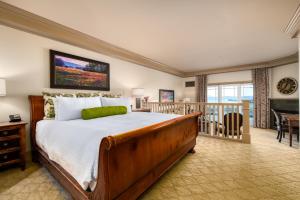 Uma cama ou camas num quarto em Hotel Bellwether on Bellingham Bay