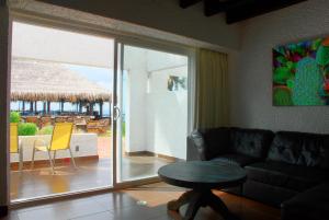 Posezení v ubytování Las Rocas Resort & Spa