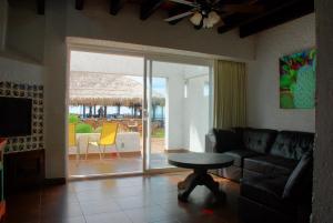 Posezení v ubytování Las Rocas Resort & Spa
