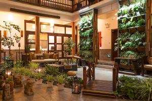 大理晏清山居客栈餐厅或其他用餐的地方