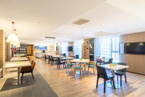 TV a/nebo společenská místnost v ubytování Atour Hotel Qingdao Airport Chengyang Wanxianghui