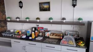 Кухня или мини-кухня в Blue Beryl Guest House

