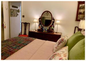 מיטה או מיטות בחדר ב-The Suite at Solway View
