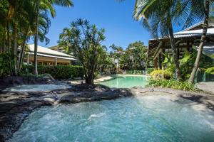 Swimming pool sa o malapit sa South Pacific Resort & Spa Noosa