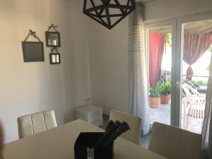 Posedenie v ubytovaní Villa Lorenta Apartments