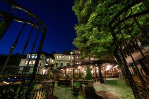 Hotel Manastir Sv. Joakim Osogovski外面的花园
