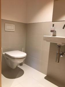 A bathroom at Försterhaus Mellau