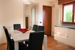 A kitchen or kitchenette at Villa Ginny