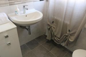 A bathroom at Villa Ginny