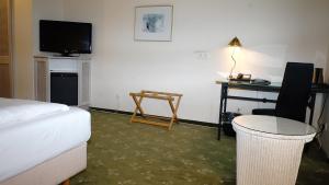 TV a/nebo společenská místnost v ubytování Entrée Groß Borstel Garni Hotel