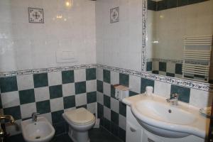 
A bathroom at Hotel La Barcarola
