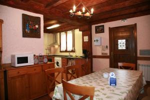 Kuchyň nebo kuchyňský kout v ubytování Casa Rural Arratzain
