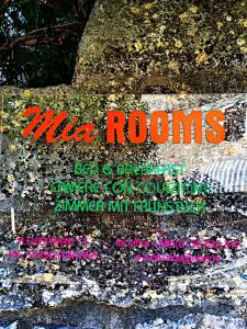 Znak z napisem mida rooms on a rock w obiekcie FUNTANA-MIA ROOMS B&B w mieście Funtana