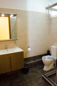 Kúpeľňa v ubytovaní Kassiani Studios + 37 fotografií