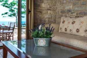 Posezení v ubytování Enastron Villas