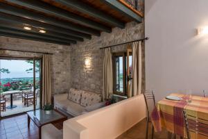 Posezení v ubytování Enastron Villas