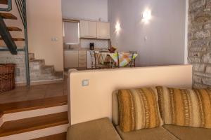 Kuchyň nebo kuchyňský kout v ubytování Enastron Villas
