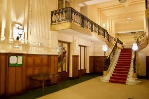 a hallway with a staircase in a building at Appartement LUXE et PRESTIGE proche Thermes, Parcs, Opéra in Vichy +2 photos