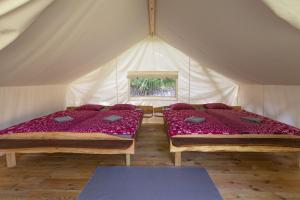 Krevet ili kreveti u jedinici u objektu Adrenaline Check Camping