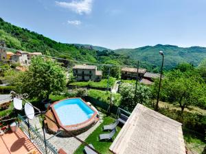 een afbeelding van een zwembad in een tuin bij Castelvecchio Family Retreat in San Marcello Pistoiese