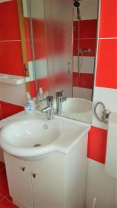 Koupelna v ubytování Apartment Maslenica 2, near Zadar