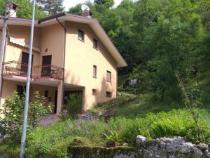 a large house with a garden in front of it at TERRAZZA SUL BORGO in Venzone