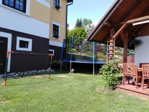 Vonkajšia záhrada v ubytovaní Apartmány Ilona