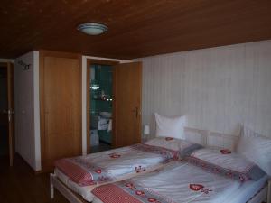 En eller flere senger på et rom på Gasthof Engelberg