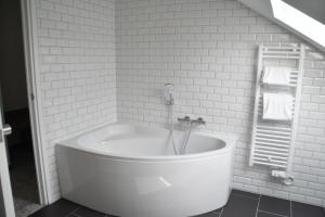 Bilik mandi di Hôtel Bastide
