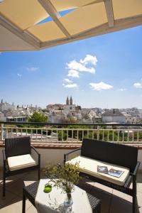 A balcony or terrace at B&B Il Nido sui Trulli