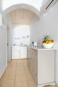 A kitchen or kitchenette at Ornos Blue