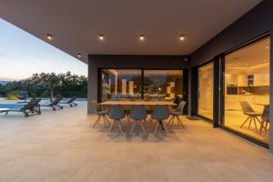 Bazén v ubytování Luxury Villa Quadra nebo v jeho okolí