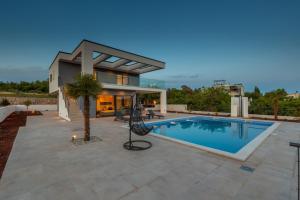 Bazén v ubytování Luxury Villa Quadra nebo v jeho okolí