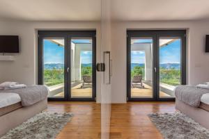 Postel nebo postele na pokoji v ubytování Luxury Villa Quadra + 37 fotografií
