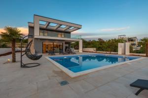 Bazén v ubytování Luxury Villa Quadra nebo v jeho okolí