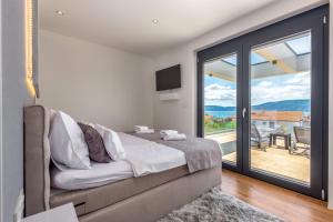 Postel nebo postele na pokoji v ubytování Luxury Villa Quadra
