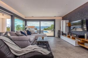 TV a/nebo společenská místnost v ubytování Luxury Villa Quadra