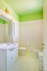 A bathroom at B&B Casa Paola