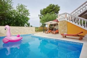 Basen w obiekcie Villa Rubesco lub w pobliżu