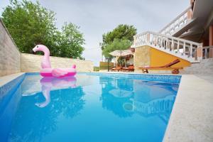 Basen w obiekcie Villa Rubesco lub w pobliżu