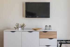 TV a/nebo společenská místnost v ubytování Sofia Boutique Hotel