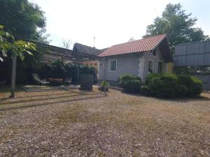 a small house with a yard with a yard at Hostel Respect in Pančevo